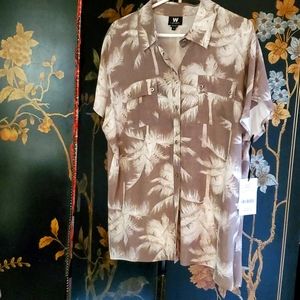 Casual and elegant woman's Worth Blouse, size 12. Tags. Extra button. Soft green